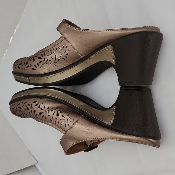 White Mountain Gold Platinum Leather Metallic Peep Toe Mule Shoe Size 9.5 - Picture 6 of 12